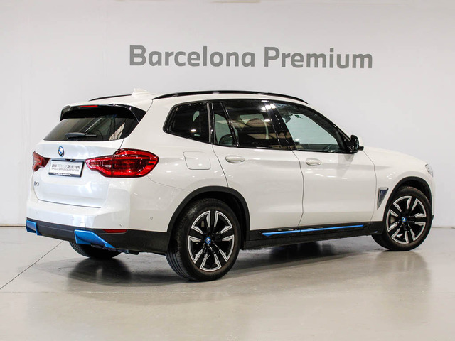BMW iX3 Impressive color Blanco. Año 2021. 210KW(286CV). Eléctrico. En concesionario Barcelona Premium -- GRAN VIA de Barcelona