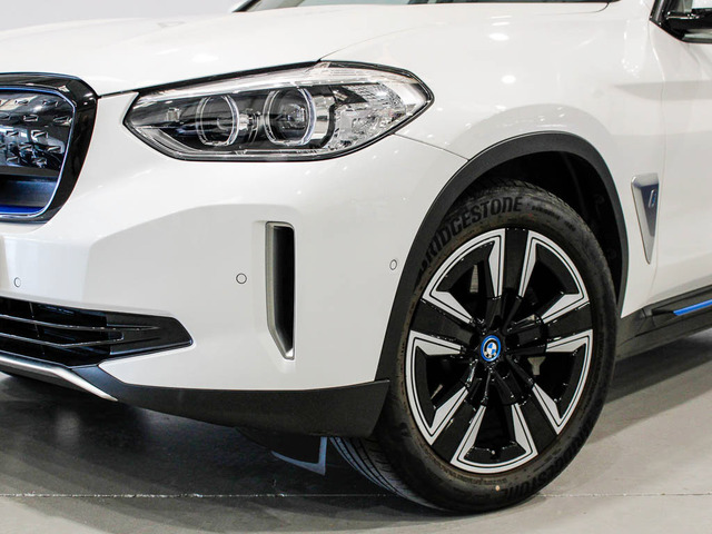 BMW iX3 Impressive color Blanco. Año 2021. 210KW(286CV). Eléctrico. En concesionario Barcelona Premium -- GRAN VIA de Barcelona