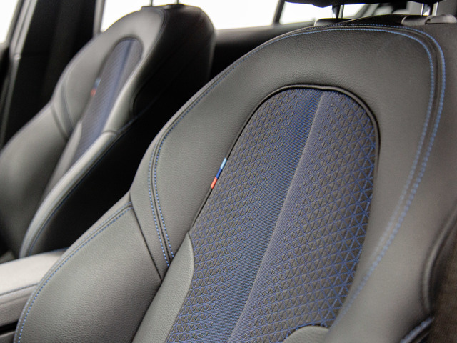 BMW Serie 1 118d color Rojo. Año 2024. 110KW(150CV). Diésel. En concesionario Móvil Begar Alicante de Alicante