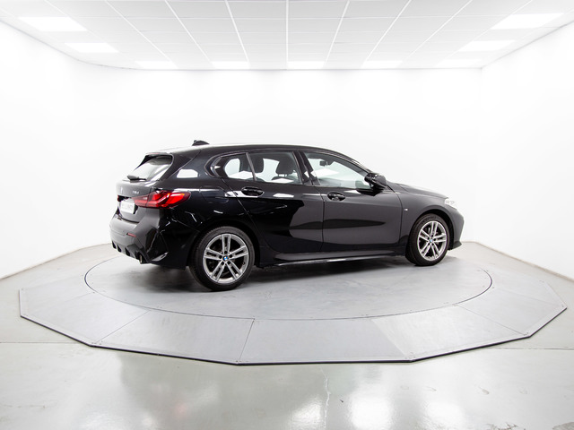 BMW Serie 1 118d color Negro. Año 2024. 110KW(150CV). Diésel. En concesionario Movil Begar Petrer de Alicante