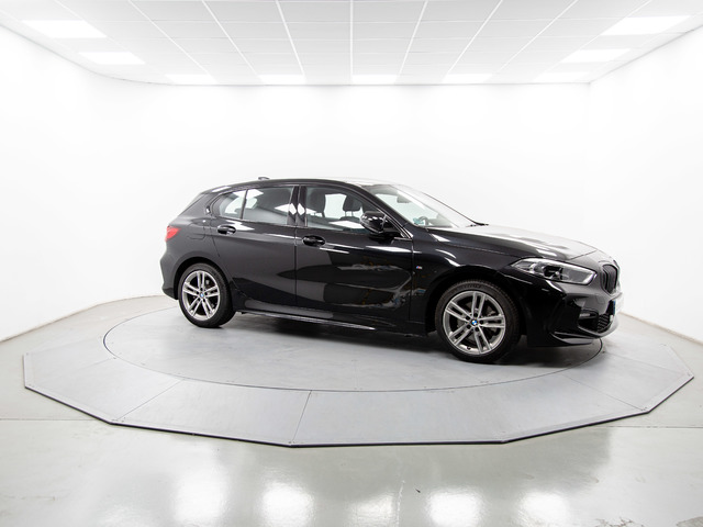 BMW Serie 1 118d color Negro. Año 2024. 110KW(150CV). Diésel. En concesionario Movil Begar Petrer de Alicante