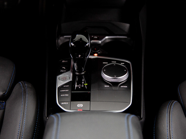 BMW Serie 1 118d color Negro. Año 2024. 110KW(150CV). Diésel. En concesionario Movil Begar Petrer de Alicante