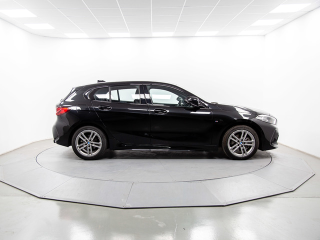 BMW Serie 1 118d color Negro. Año 2024. 110KW(150CV). Diésel. En concesionario Móvil Begar Alicante de Alicante
