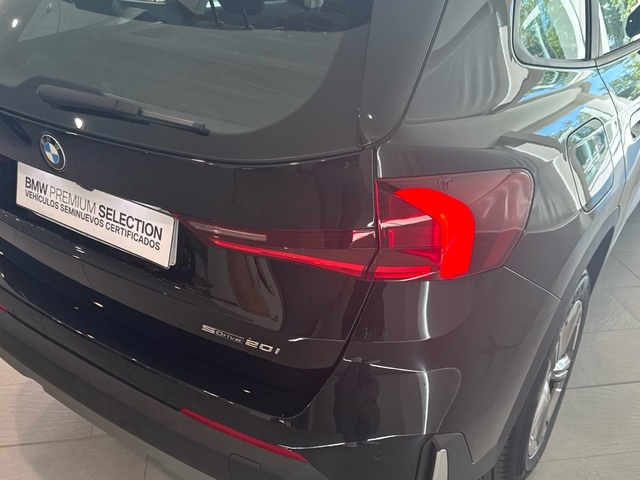 BMW X1 sDrive20i color Negro. Año 2025. 125KW(170CV). Gasolina. En concesionario Motor Gorbea de Álava