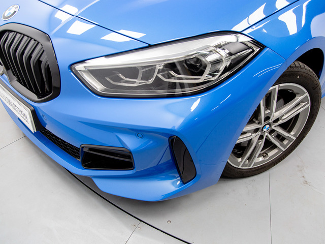 BMW Serie 1 118d color Azul. Año 2024. 110KW(150CV). Diésel. En concesionario Móvil Begar Alicante de Alicante