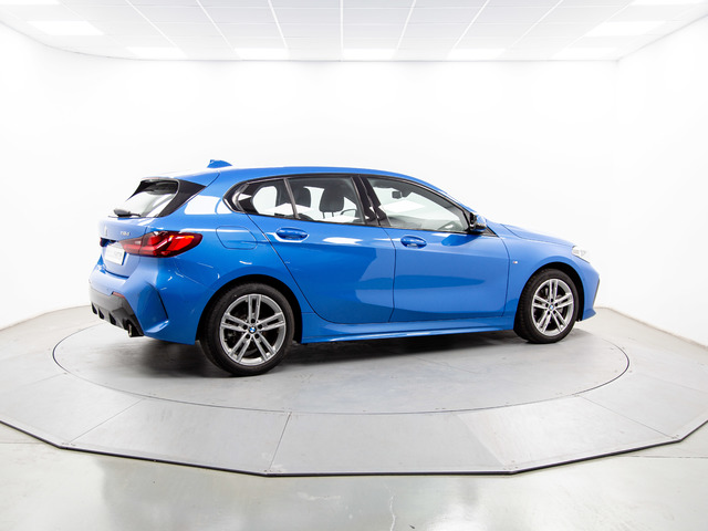 BMW Serie 1 118d color Azul. Año 2024. 110KW(150CV). Diésel. En concesionario Móvil Begar Alicante de Alicante