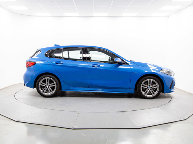 BMW Serie 1 118d color Azul. Año 2024. 110KW(150CV). Diésel. En concesionario Móvil Begar Alicante de Alicante