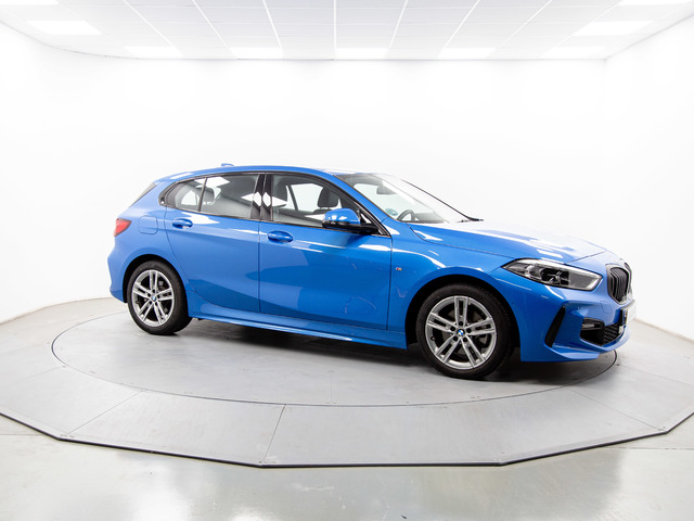 BMW Serie 1 118d color Azul. Año 2024. 110KW(150CV). Diésel. En concesionario Móvil Begar Alicante de Alicante