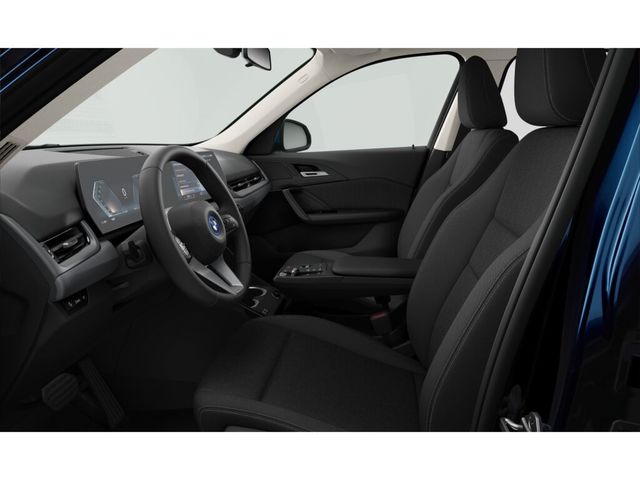 BMW iX1 xDrive30 color Azul. Año 2024. 230KW(313CV). Eléctrico. En concesionario Móvil Begar Alicante de Alicante