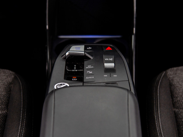 BMW iX1 xDrive30 color Azul. Año 2024. 230KW(313CV). Eléctrico. En concesionario Móvil Begar Alicante de Alicante