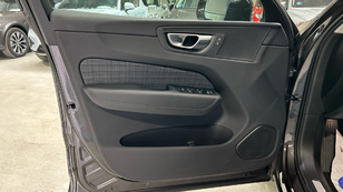 Volvo XC60 T6 Recharge Core AWD Auto 257 kW (350 CV) - 42 Volvo XC60 T6 Ocasión 257 KW (350CV) - 42