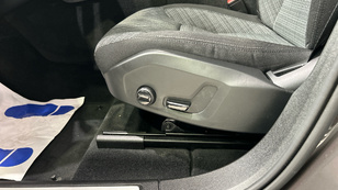 Volvo XC60 T6 Recharge Core AWD Auto 257 kW (350 CV) - 43 Volvo XC60 T6 Ocasión 257 KW (350CV) - 43