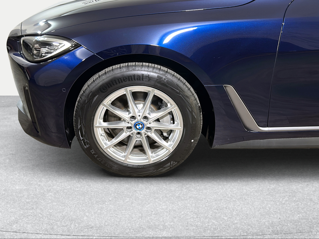 BMW i4 eDrive40 color Azul. Año 2025. 250KW(340CV). Eléctrico. En concesionario San Pablo Motor | Su Eminencia de Sevilla