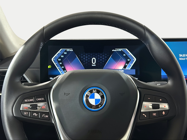 BMW i4 eDrive40 color Azul. Año 2025. 250KW(340CV). Eléctrico. En concesionario San Pablo Motor | Su Eminencia de Sevilla