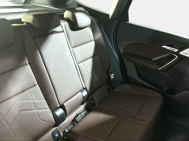 BMW iX1 eDrive20 color Blanco. Año 2025. 150KW(204CV). Eléctrico. En concesionario San Pablo Motor | Su Eminencia de Sevilla