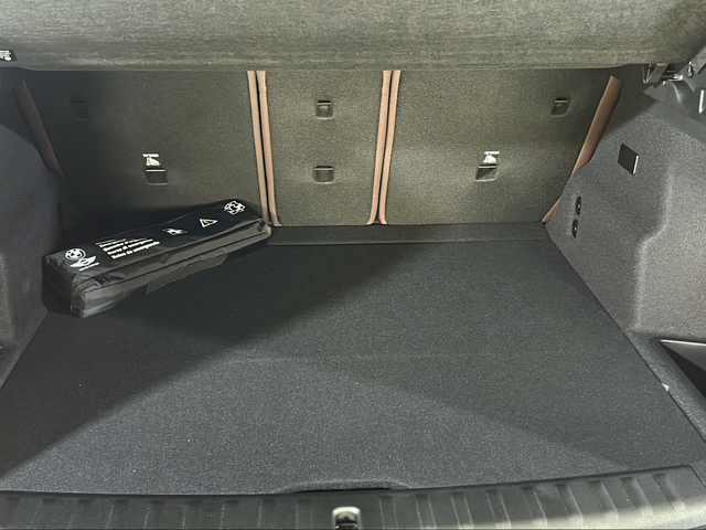 BMW iX1 eDrive20 color Blanco. Año 2025. 150KW(204CV). Eléctrico. En concesionario San Pablo Motor | Su Eminencia de Sevilla