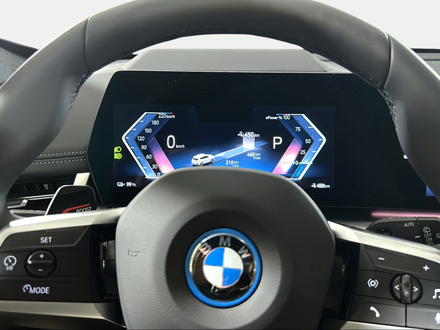 BMW iX1 eDrive20 color Blanco. Año 2025. 150KW(204CV). Eléctrico. En concesionario San Pablo Motor | Su Eminencia de Sevilla