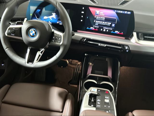 BMW iX1 eDrive20 color Blanco. Año 2025. 150KW(204CV). Eléctrico. En concesionario San Pablo Motor | Su Eminencia de Sevilla