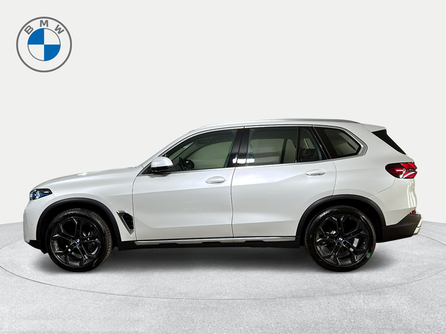 BMW X5 xDrive40d color Blanco. Año 2025. 259KW(352CV). Diésel. En concesionario San Pablo Motor | Su Eminencia de Sevilla