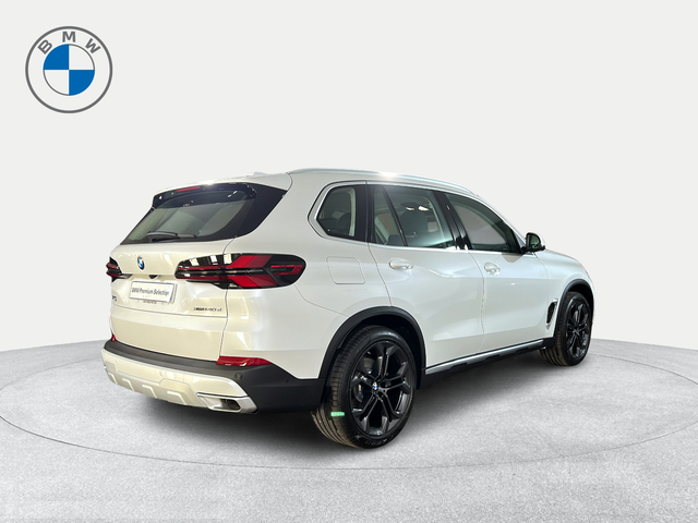 BMW X5 xDrive40d color Blanco. Año 2025. 259KW(352CV). Diésel. En concesionario San Pablo Motor | Su Eminencia de Sevilla