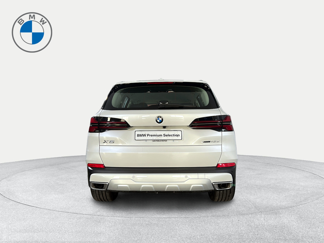 BMW X5 xDrive40d color Blanco. Año 2025. 259KW(352CV). Diésel. En concesionario San Pablo Motor | Su Eminencia de Sevilla