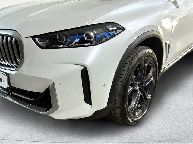 BMW X5 xDrive40d color Blanco. Año 2025. 259KW(352CV). Diésel. En concesionario San Pablo Motor | Su Eminencia de Sevilla