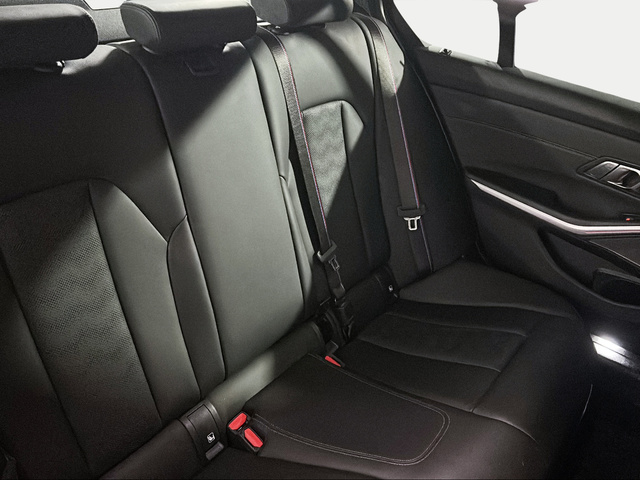 BMW M M3 Berlina Competition color Gris. Año 2025. 390KW(530CV). Gasolina. En concesionario San Pablo Motor | Su Eminencia de Sevilla