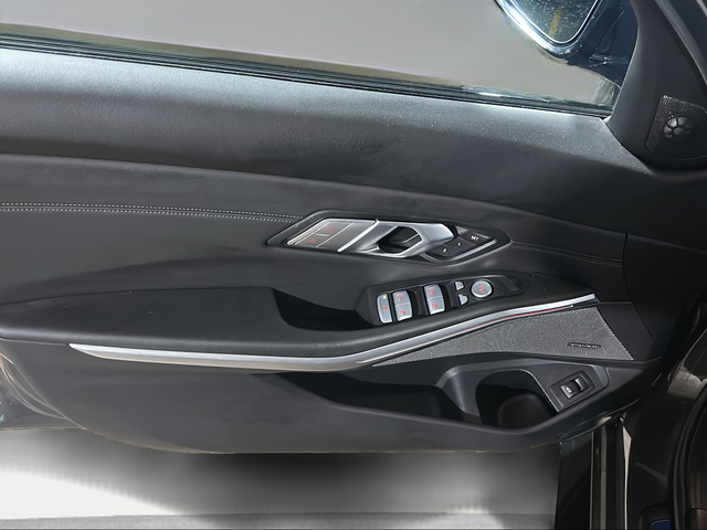 BMW M M3 Berlina Competition color Gris. Año 2025. 390KW(530CV). Gasolina. En concesionario San Pablo Motor | Su Eminencia de Sevilla