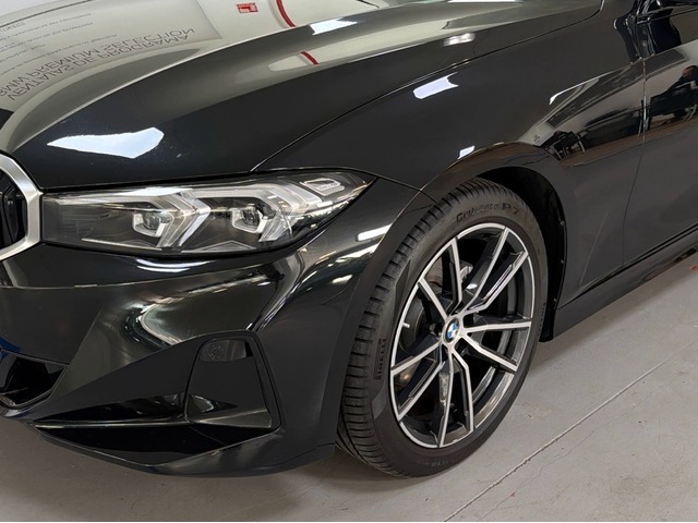 BMW Serie 3 320d color Negro. Año 2024. 140KW(190CV). Diésel. En concesionario Triocar Gijón (Bmw y Mini) de Asturias
