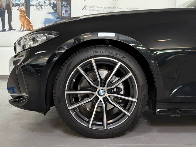 BMW Serie 3 320d color Negro. Año 2024. 140KW(190CV). Diésel. En concesionario Triocar Gijón (Bmw y Mini) de Asturias