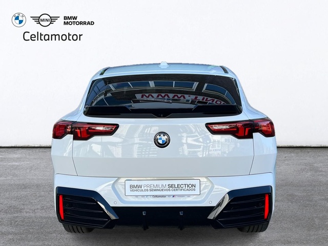 BMW X2 sDrive18d color Blanco. Año 2024. 110KW(150CV). Diésel. En concesionario Celtamotor Vigo de Pontevedra
