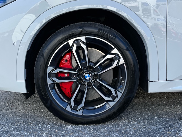 BMW X2 sDrive18d color Blanco. Año 2024. 110KW(150CV). Diésel. En concesionario Celtamotor Vigo de Pontevedra