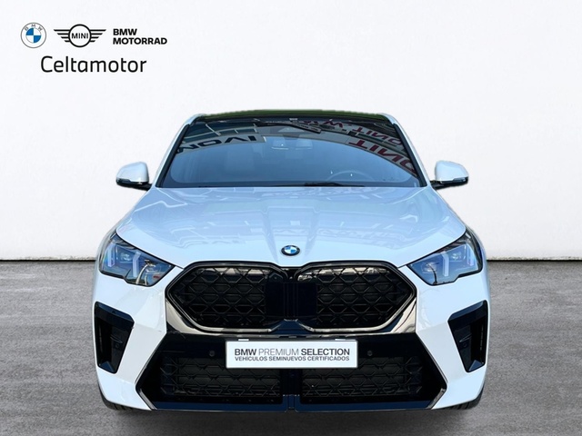 BMW X2 sDrive18d color Blanco. Año 2024. 110KW(150CV). Diésel. En concesionario Celtamotor Vigo de Pontevedra