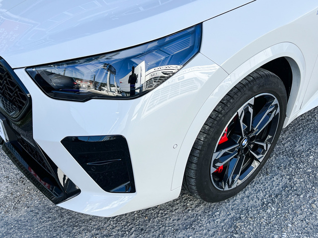 BMW X2 sDrive18d color Blanco. Año 2024. 110KW(150CV). Diésel. En concesionario Celtamotor Vigo de Pontevedra