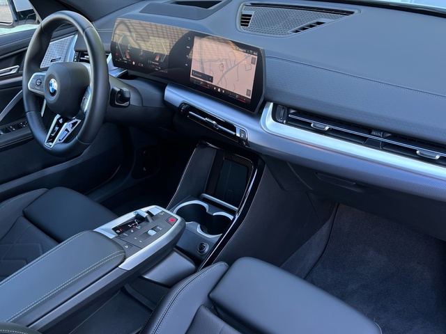 BMW X2 sDrive18d color Blanco. Año 2024. 110KW(150CV). Diésel. En concesionario Celtamotor Vigo de Pontevedra