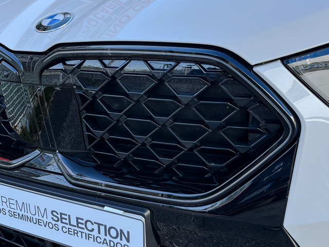 BMW X2 sDrive18d color Blanco. Año 2024. 110KW(150CV). Diésel. En concesionario Celtamotor Vigo de Pontevedra