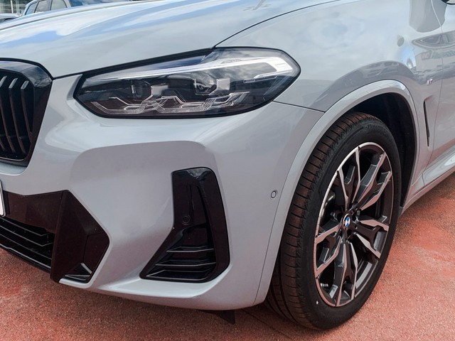 BMW X3 xDrive20d color Gris. Año 2024. 140KW(190CV). Diésel. En concesionario Celtamotor Pontevedra de Pontevedra