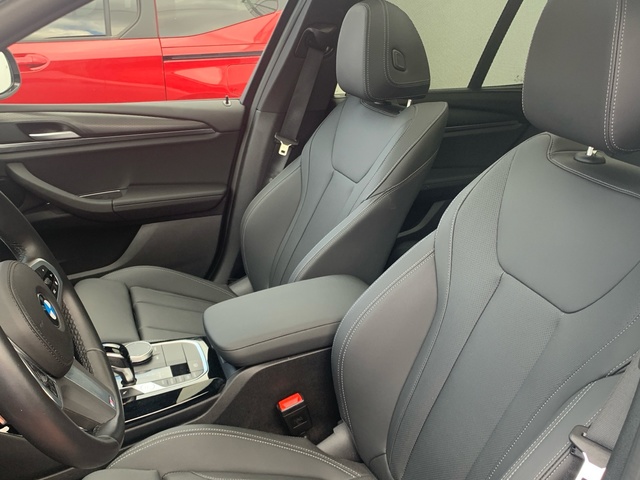 BMW X3 xDrive20d color Gris. Año 2024. 140KW(190CV). Diésel. En concesionario Celtamotor Pontevedra de Pontevedra
