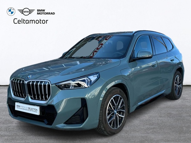 BMW X1 xDrive25e color Verde. Año 2025. 180KW(245CV). Híbrido Electro/Gasolina. En concesionario Celtamotor Vigo de Pontevedra
