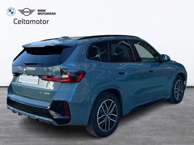 BMW X1 xDrive25e color Verde. Año 2025. 180KW(245CV). Híbrido Electro/Gasolina. En concesionario Celtamotor Vigo de Pontevedra