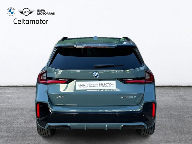 BMW X1 xDrive25e color Verde. Año 2025. 180KW(245CV). Híbrido Electro/Gasolina. En concesionario Celtamotor Vigo de Pontevedra