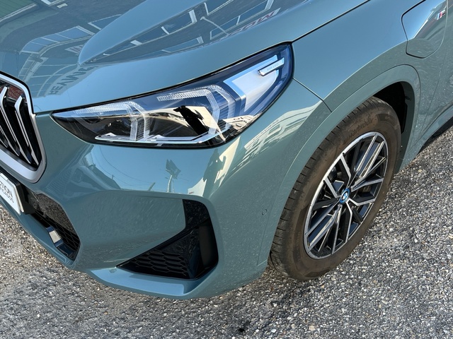 BMW X1 xDrive25e color Verde. Año 2025. 180KW(245CV). Híbrido Electro/Gasolina. En concesionario Celtamotor Vigo de Pontevedra