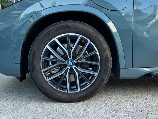BMW X1 xDrive25e color Verde. Año 2025. 180KW(245CV). Híbrido Electro/Gasolina. En concesionario Celtamotor Vigo de Pontevedra