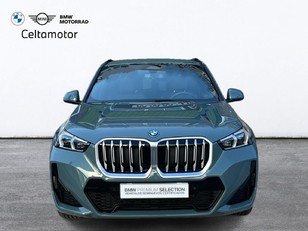 Fotos de BMW X1 xDrive25e color Verde. Año 2025. 180KW(245CV). Híbrido Electro/Gasolina. En concesionario Celtamotor Vigo de Pontevedra