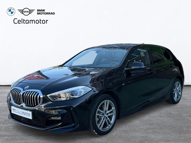 BMW Serie 1 118d color Negro. Año 2024. 110KW(150CV). Diésel. En concesionario Celtamotor Vigo de Pontevedra
