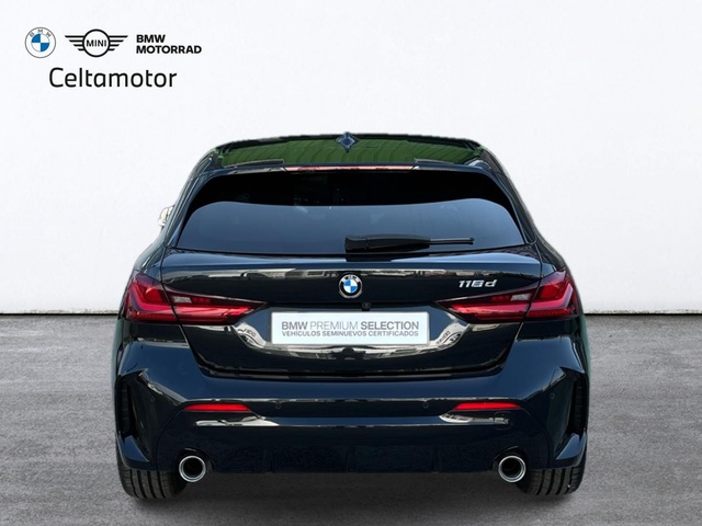 BMW Serie 1 118d color Negro. Año 2024. 110KW(150CV). Diésel. En concesionario Celtamotor Vigo de Pontevedra