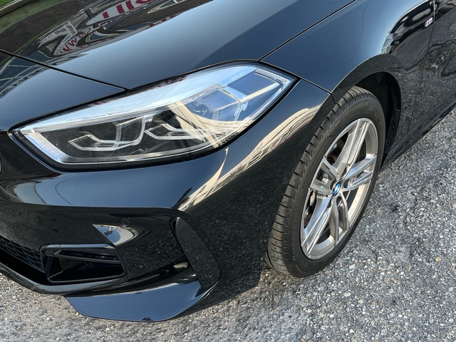 BMW Serie 1 118d color Negro. Año 2024. 110KW(150CV). Diésel. En concesionario Celtamotor Vigo de Pontevedra