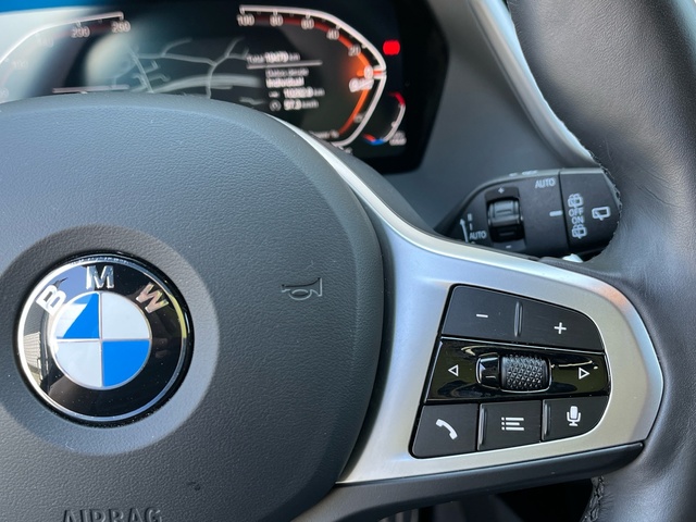 BMW Serie 1 118d color Negro. Año 2024. 110KW(150CV). Diésel. En concesionario Celtamotor Vigo de Pontevedra