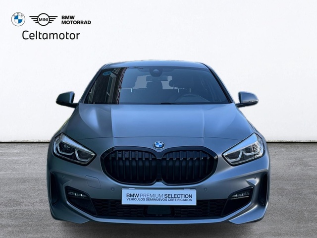 BMW Serie 1 118d color Gris. Año 2024. 110KW(150CV). Diésel. En concesionario Celtamotor Vigo de Pontevedra