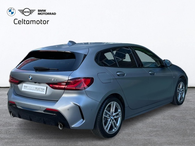 BMW Serie 1 118d color Gris. Año 2024. 110KW(150CV). Diésel. En concesionario Celtamotor Vigo de Pontevedra